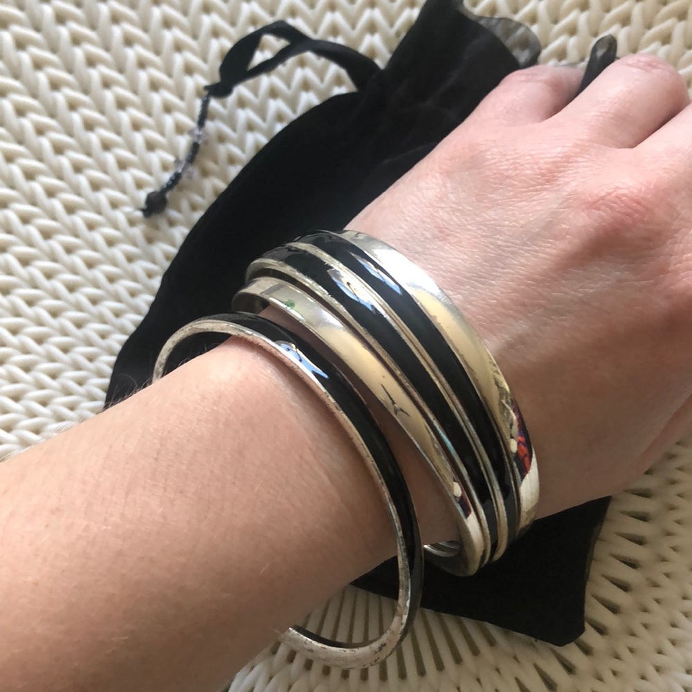 Set of 5 bangle bracelets black and silver